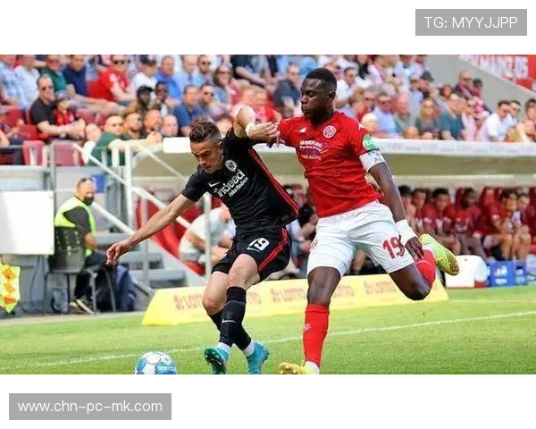 曼联客战热刺:红魔2比2诺丁汉森林,争议判罚与防守漏洞成焦点 曼联客战热刺:红魔2比2诺丁汉森林,争议判罚与防守漏洞成焦点