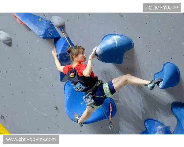 攀岩女神新纪录：爬墙像飞