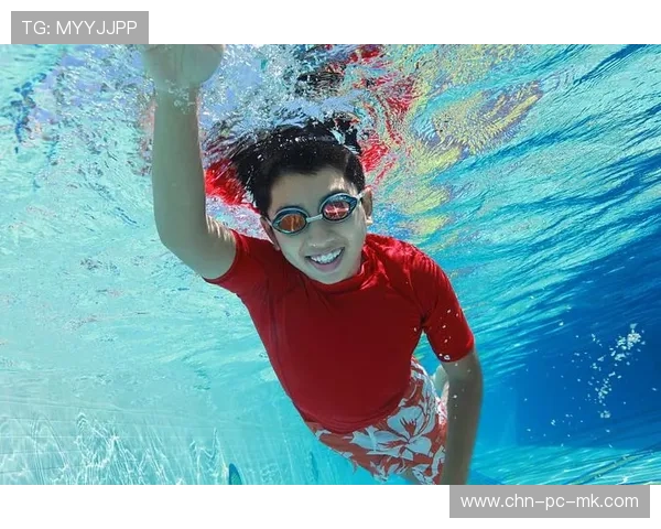 水下定向游泳动作线条干净