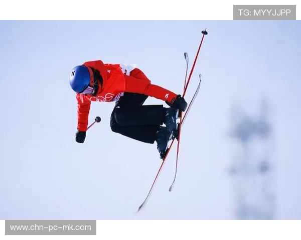 滑雪U池训练动作高度惊人