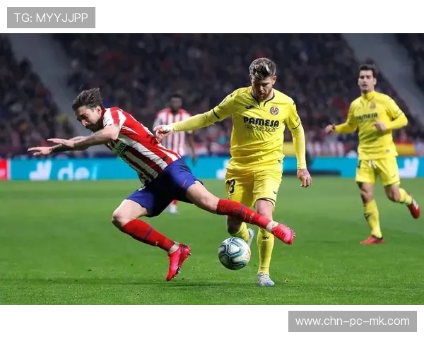 赫拉芬贝赫中场抢断后果断斜塞禁区 赫拉芬贝赫中场抢断后果断斜塞禁区